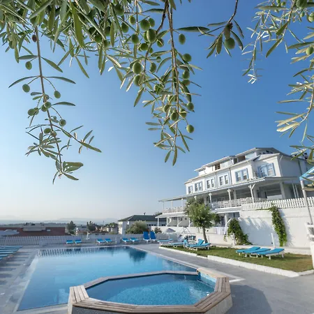 Thea Butik & Restaurant 3*